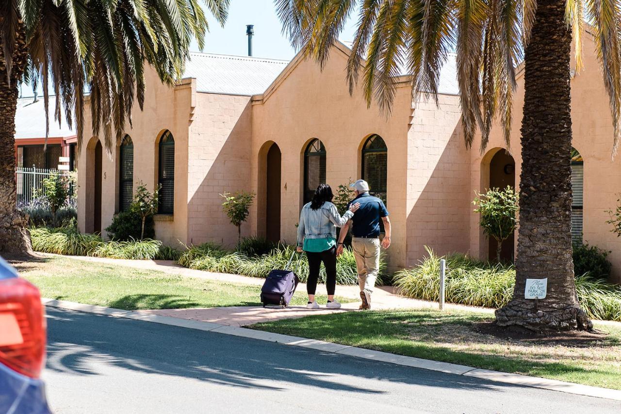 Hotel Tuileries At De Bortoli Rutherglen Exterior foto